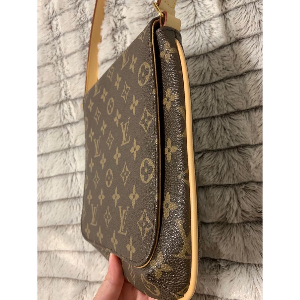 Graphic crossbody bag